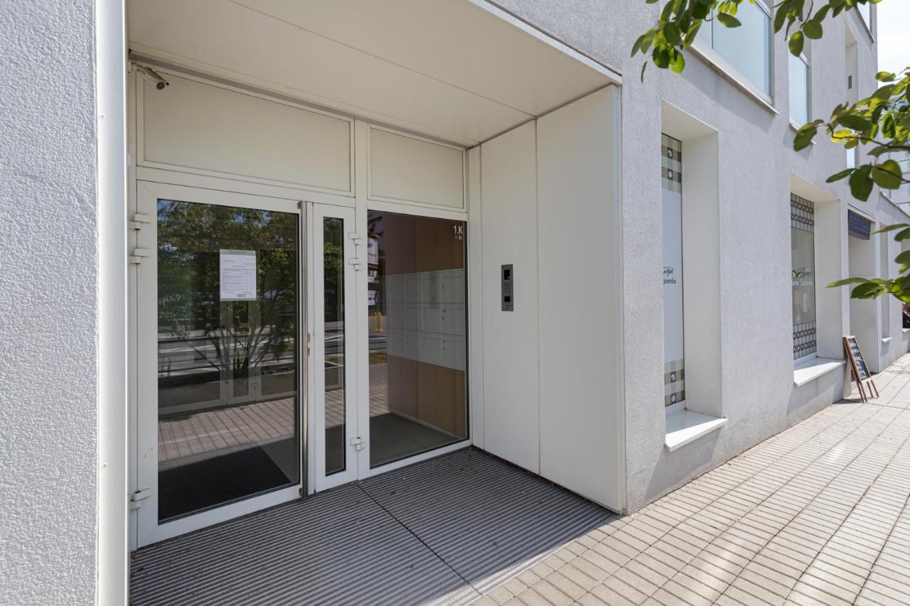 Rent Like Home - Bobrowiecka 10 Varsó Kültér fotó